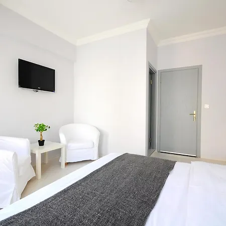 Aparthotel Ada 4*