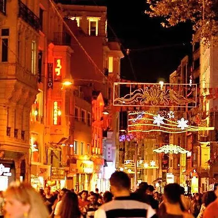Lägenhetshotell Ada 4*